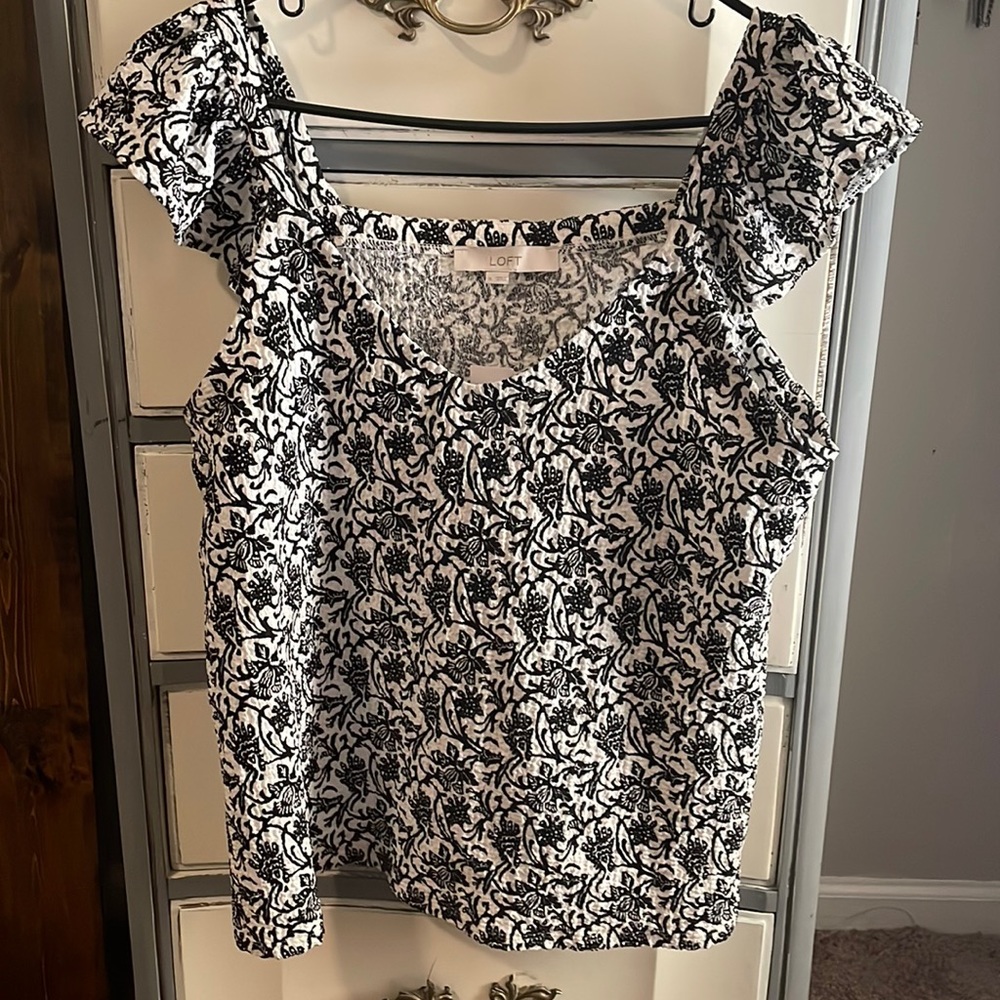 XL butterfly sleeve top